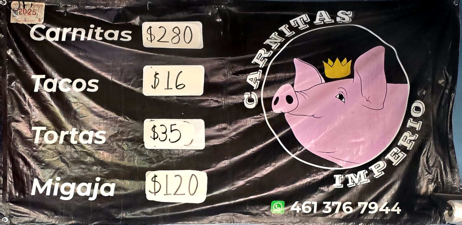 Lona oficial de Carnitas Imperio con precios de carnitas, tacos, tortas y migajas